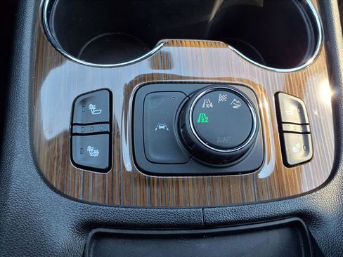 Used 2023 GMC Acadia SLE w/ Driver Convenience Package image 11