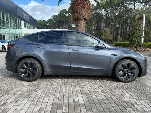 Used 2021 Tesla Model Y Long Range image 7