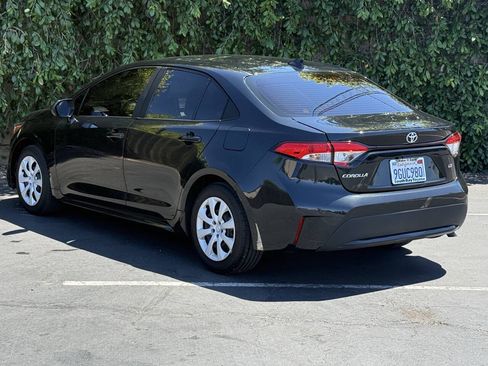 Used 2020 Toyota Corolla LE w/ Carpet Mat Package (TMS) FWD image 5