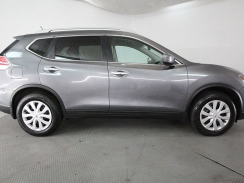 Used 2016 Nissan Rogue S w/ Appearance Package FWD image 5