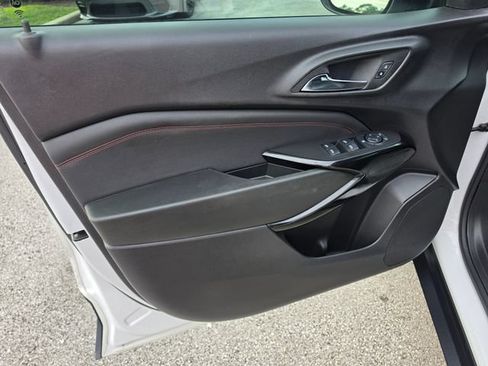 Used 2024 Chevrolet Trax RS w/ Sunroof Package FWD image 18