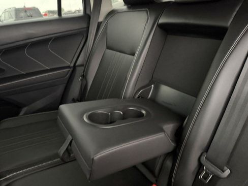 Used 2022 Volkswagen Tiguan SE AWD/4WD image 26