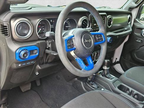 Used 2023 Jeep Wrangler Unlimited Rubicon 4xe w/ Cold Weather Group AWD/4WD image 9