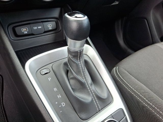 Certified 2025 Hyundai Venue SEL FWD image 20