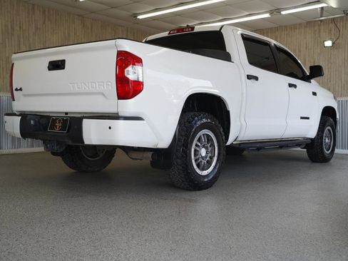 Used 2020 Toyota Tundra SR5 w/ SR5 Convenience Package image 10