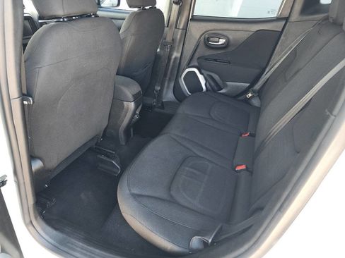 Used 2018 Jeep Renegade Latitude image 10