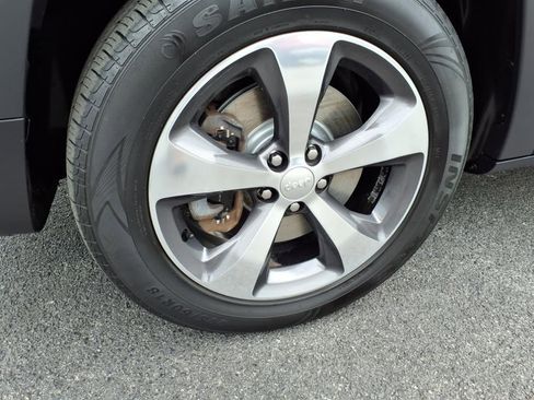 Used 2020 Jeep Cherokee Limited image 11