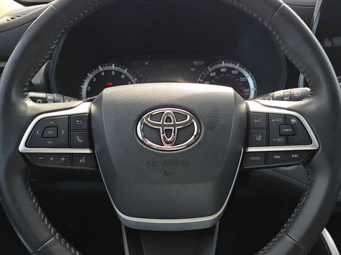 Used 2023 Toyota Highlander LE AWD/4WD image 27