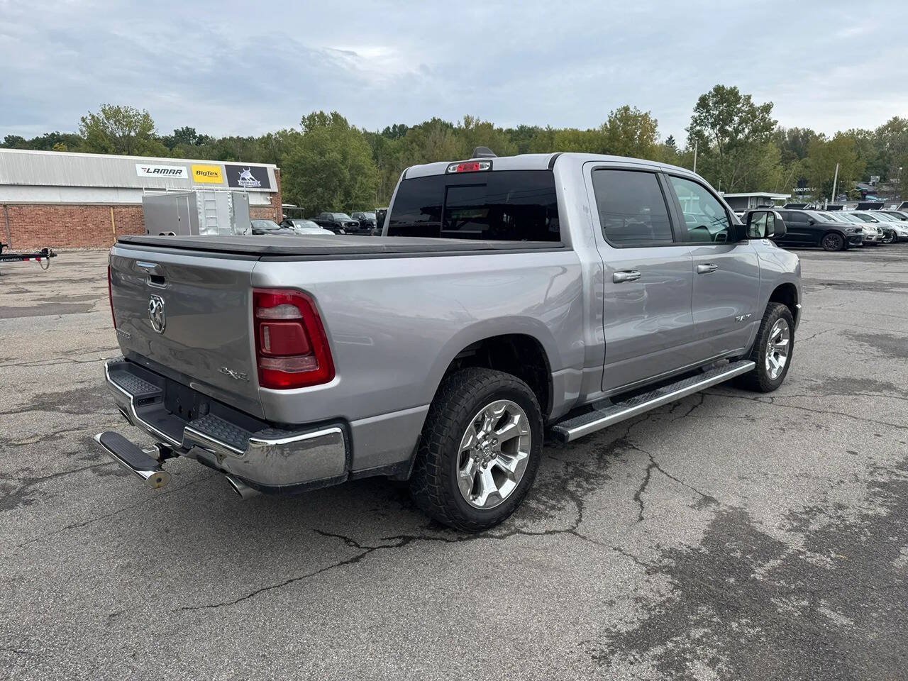 Used 2019 RAM 1500 4x4 Crew Cab image 4
