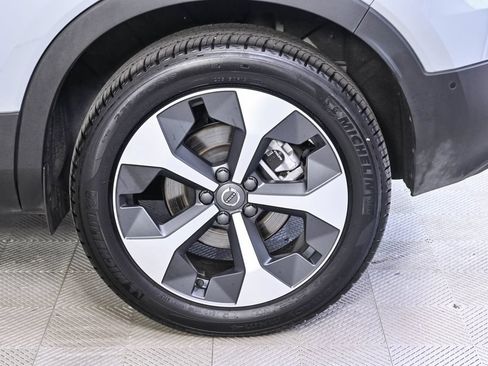 Certified 2025 Volvo XC40 B5 Plus AWD/4WD image 38