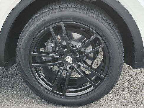 Used 2023 Porsche Cayenne Platinum Edition image 12