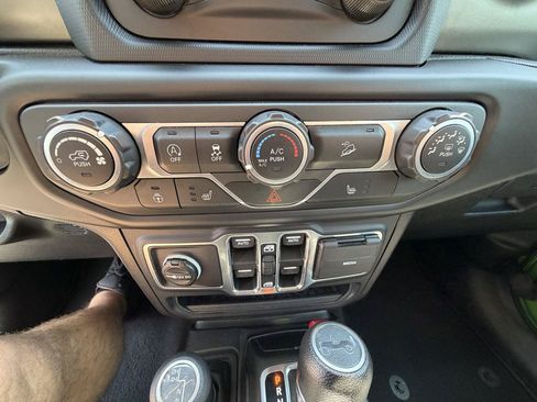 Used 2019 Jeep Wrangler Unlimited Sport S AWD/4WD image 24