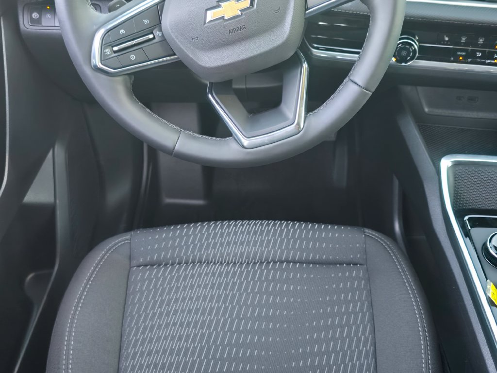New 2027 Chevrolet Equinox LT FWD image 15