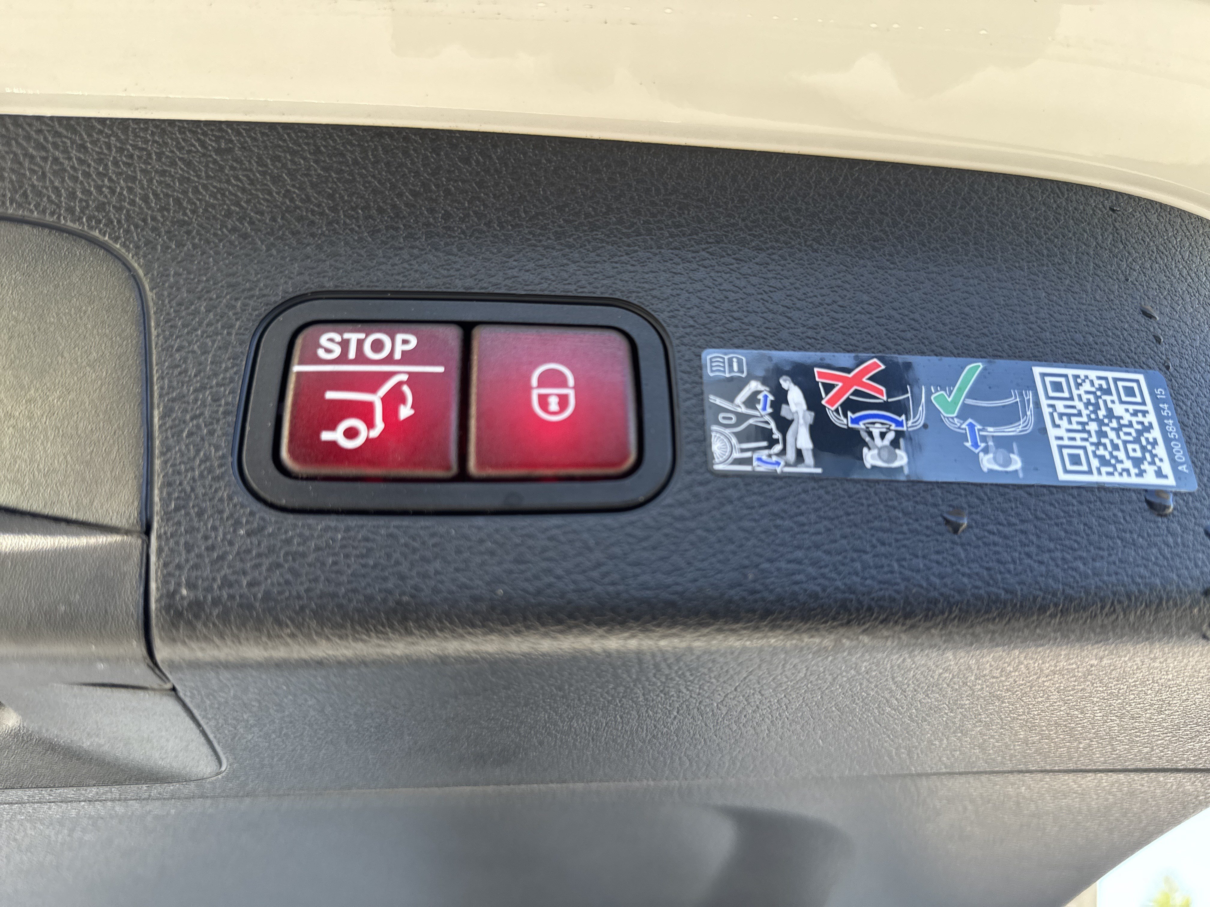Used 2025 Mercedes-Benz GLS 450 4MATIC image 37