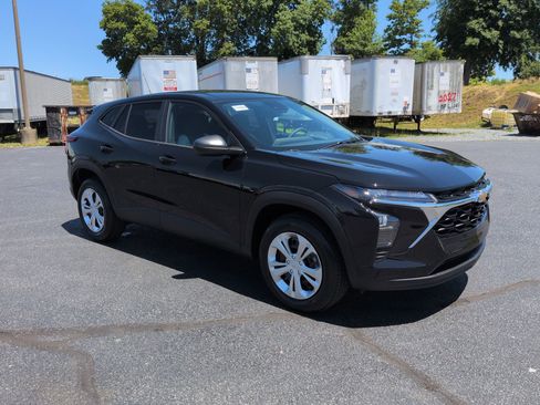 New 2026 Chevrolet Trax LS w/ Driver Confidence Package FWD image 27
