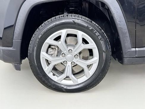Used 2024 Jeep Compass Latitude AWD/4WD image 29