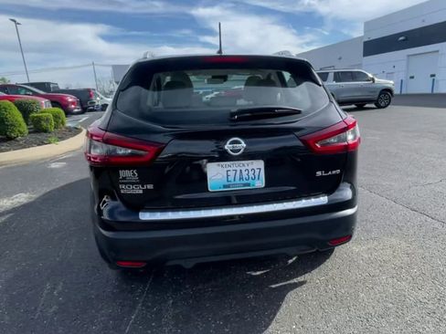 Used 2022 Nissan Rogue Sport SL image 2