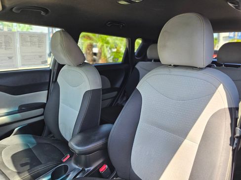 Used 2015 Kia Soul + FWD image 21