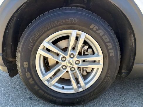 Used 2023 Ford Explorer XLT w/ Equipment Group 202A RWD image 23