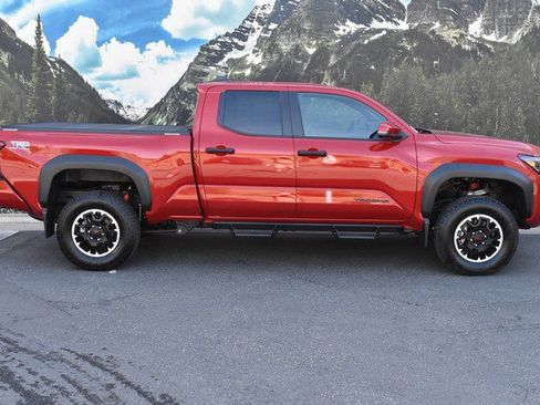 Used 2025 Toyota Tacoma TRD Off-Road image 2