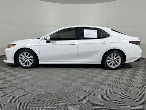 Used 2023 Toyota Camry LE image 5