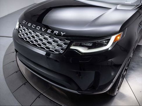 New 2025 Land Rover Discovery S image 9