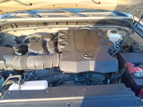 Used 2014 Toyota FJ Cruiser 4WD image 36