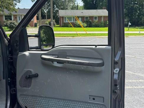 Used 2006 Ford F350 2WD Regular Cab Super Duty image 15
