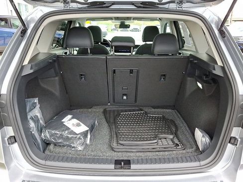 Used 2025 Volkswagen Taos SEL image 28