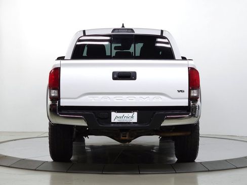 Used 2019 Toyota Tacoma TRD Off-Road AWD/4WD image 6