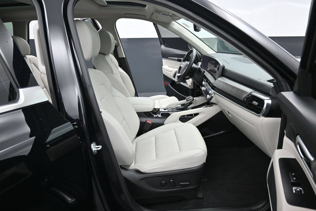 Used 2025 Kia Telluride SX w/ SX Captain's Chair Package AWD/4WD image 42