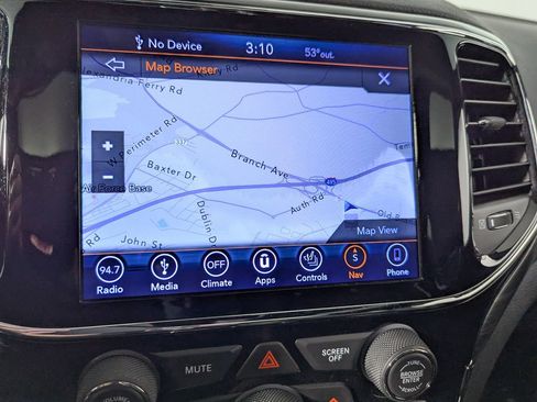 Used 2019 Jeep Grand Cherokee Altitude image 19