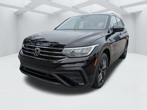 Used 2023 Volkswagen Tiguan SE FWD image 10