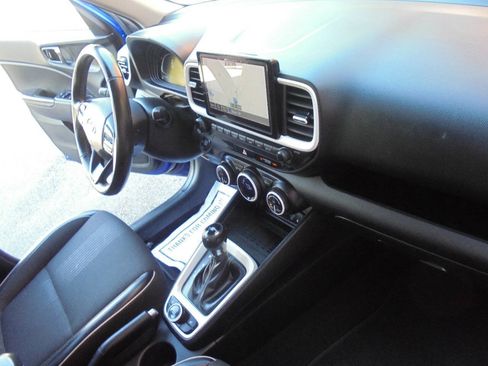 Used 2024 Hyundai Venue Limited FWD image 14