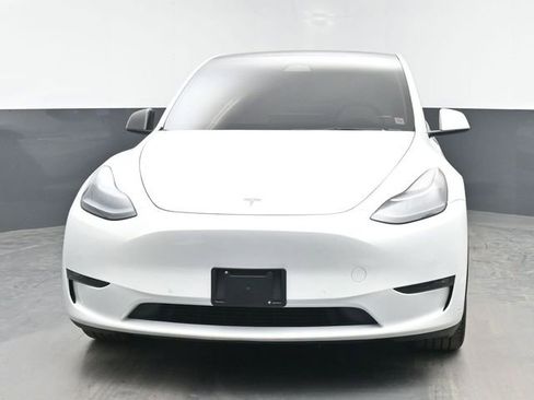 Used 2022 Tesla Model Y Long Range AWD/4WD image 3