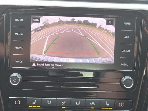 Used 2022 Volkswagen Passat 2.0T SE FWD image 28