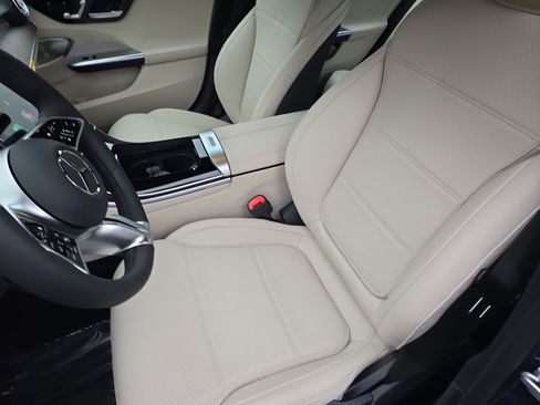 New 2026 Mercedes-Benz C 300 4MATIC Sedan image 15