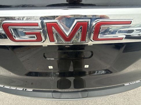 Certified 2023 GMC Acadia SLE w/ Driver Convenience Package image 34