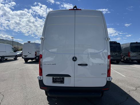 New 2025 Mercedes-Benz Sprinter 2500 image 10