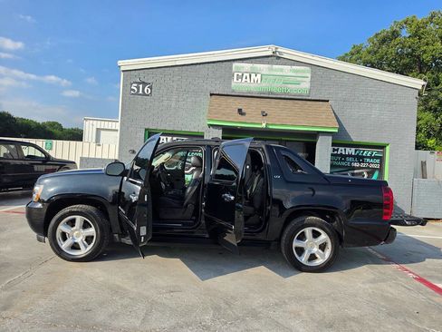 Used 2012 Chevrolet Avalanche LTZ RWD image 32