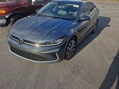 Used 2025 Volkswagen Jetta SE w/ Sunroof Package