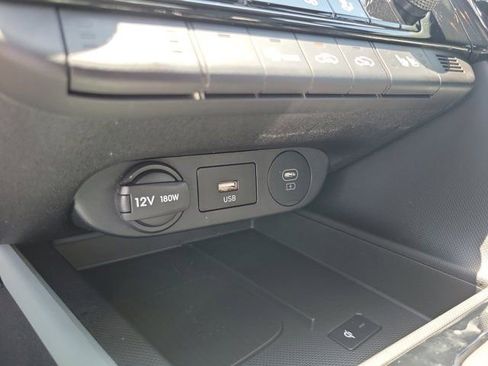 Used 2025 Hyundai Elantra Limited image 29