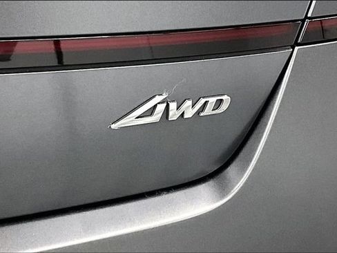 Used 2024 Genesis G90 3.5T AWD/4WD image 9