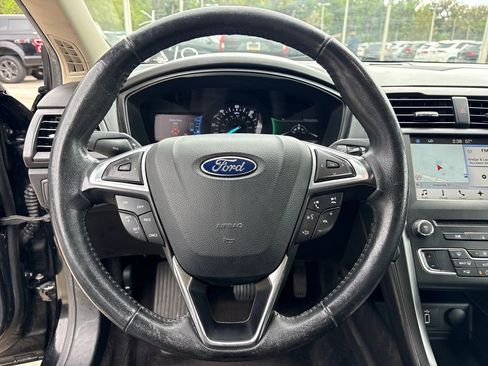Used 2018 Ford Fusion SE w/ Equipment Group 601A image 18