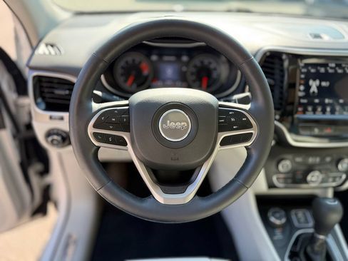 Used 2019 Jeep Cherokee Limited AWD/4WD image 6