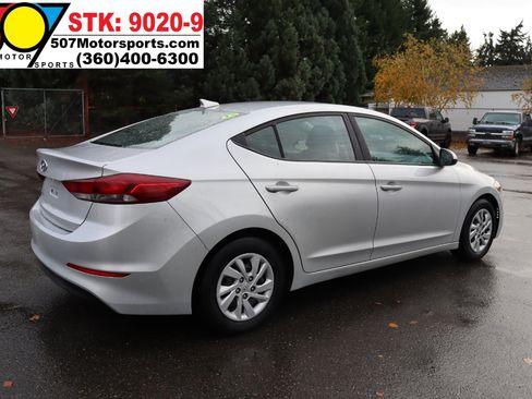 Used 2017 Hyundai Elantra SE image 7