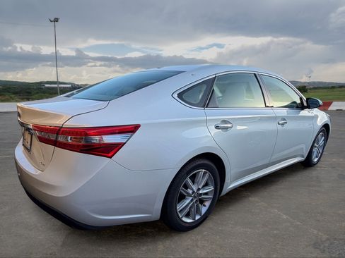 Used 2014 Toyota Avalon XLE Premium FWD image 3