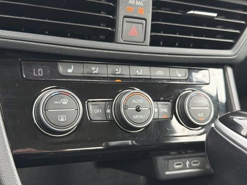 Used 2024 Volkswagen Jetta SE FWD image 21
