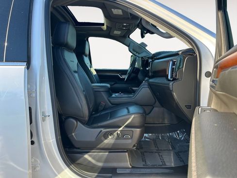 Used 2024 GMC Sierra 3500 Denali w/ Denali Reserve Package AWD/4WD image 10
