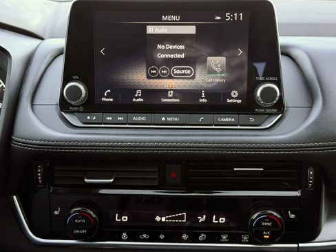 Used 2022 Nissan Rogue SV w/ SV Premium Package image 48